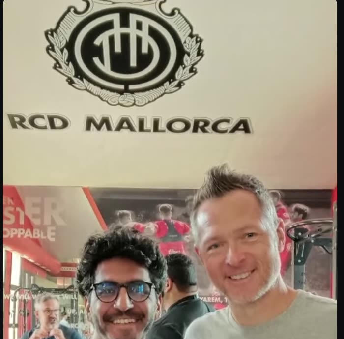 Dr. Mohsen Hosny with Dr. Martin Buchheit under the RCD Mallorca crest